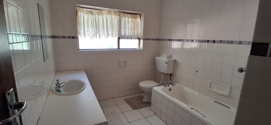 4 Bedroom Property for Sale in Gonubie North Eastern Cape